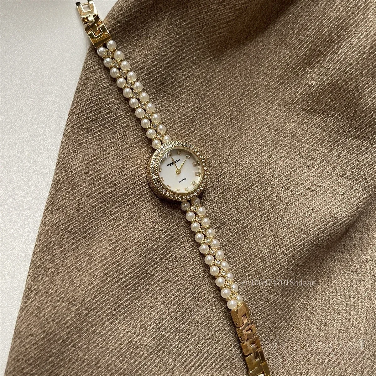 Pearl Chain นาฬิกาหน้าปัดขนาดเล็ก High-end ประณีตหรูหรา High Shell Mother of Pearl Dial นาฬิกาผู้หญิง