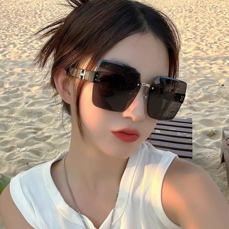 Sunglasses for Women2024New Frameless Seaside Sunglasses UV-Proof High-Grade Face-Looking Small Sun Protection Driving Glasses