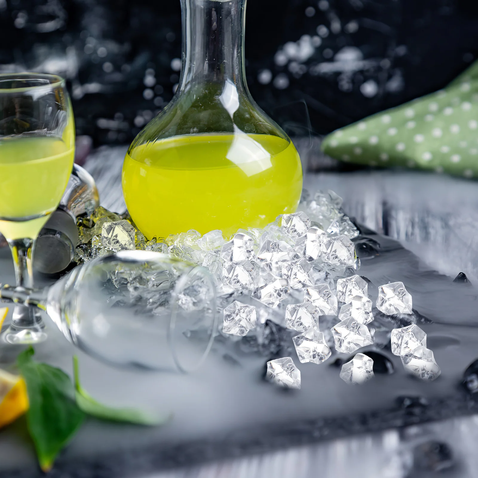 

100Pcs Artificial Ice Cubes Acrylic Transparent Simulation Reusable Fake Ice Blocks Home Decor Photo Props Photography Props