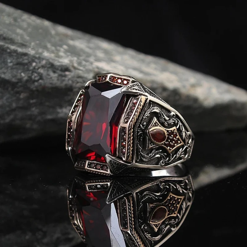 New Zinc Alloy Ring For Men Fashion Trend Red Zircon Finger Ring Male Retro Punk Goth Style Jewelry