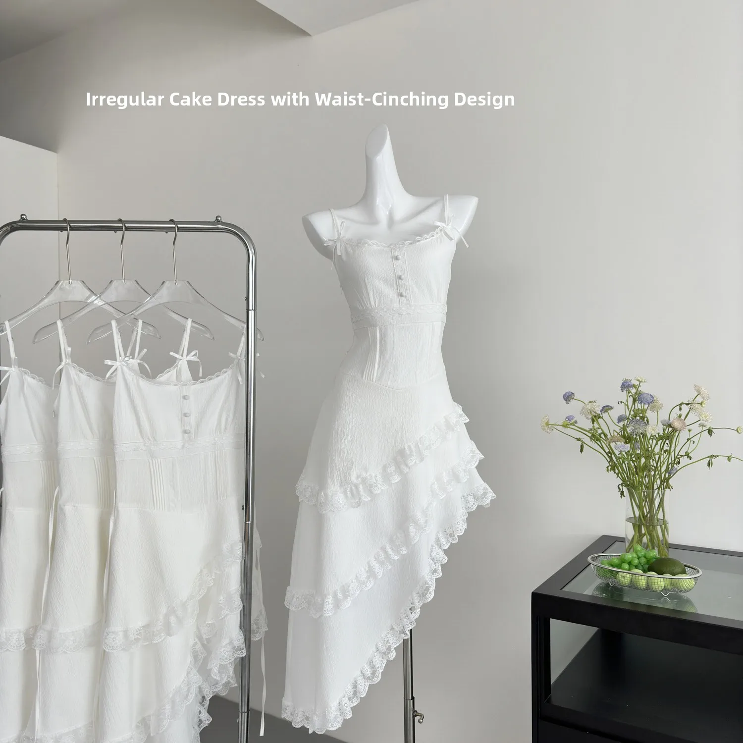 ミウホワイトホリデーストラップドレスアシンメトリーケーキスカートウエストシンチロングドレスサマー2025季節服飾品