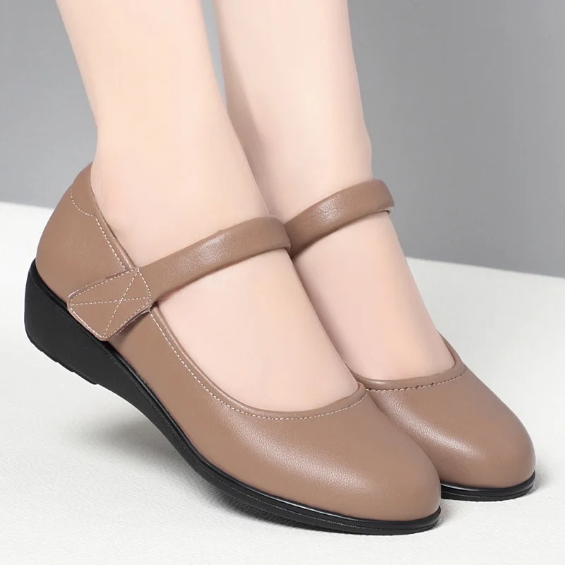 chaussures-de-travail-en-cuir-souple-noires-a-talon-bas-pour-entretien-bancaire-ou-hotelier-semelle-souple-confortable-toute-la-journee