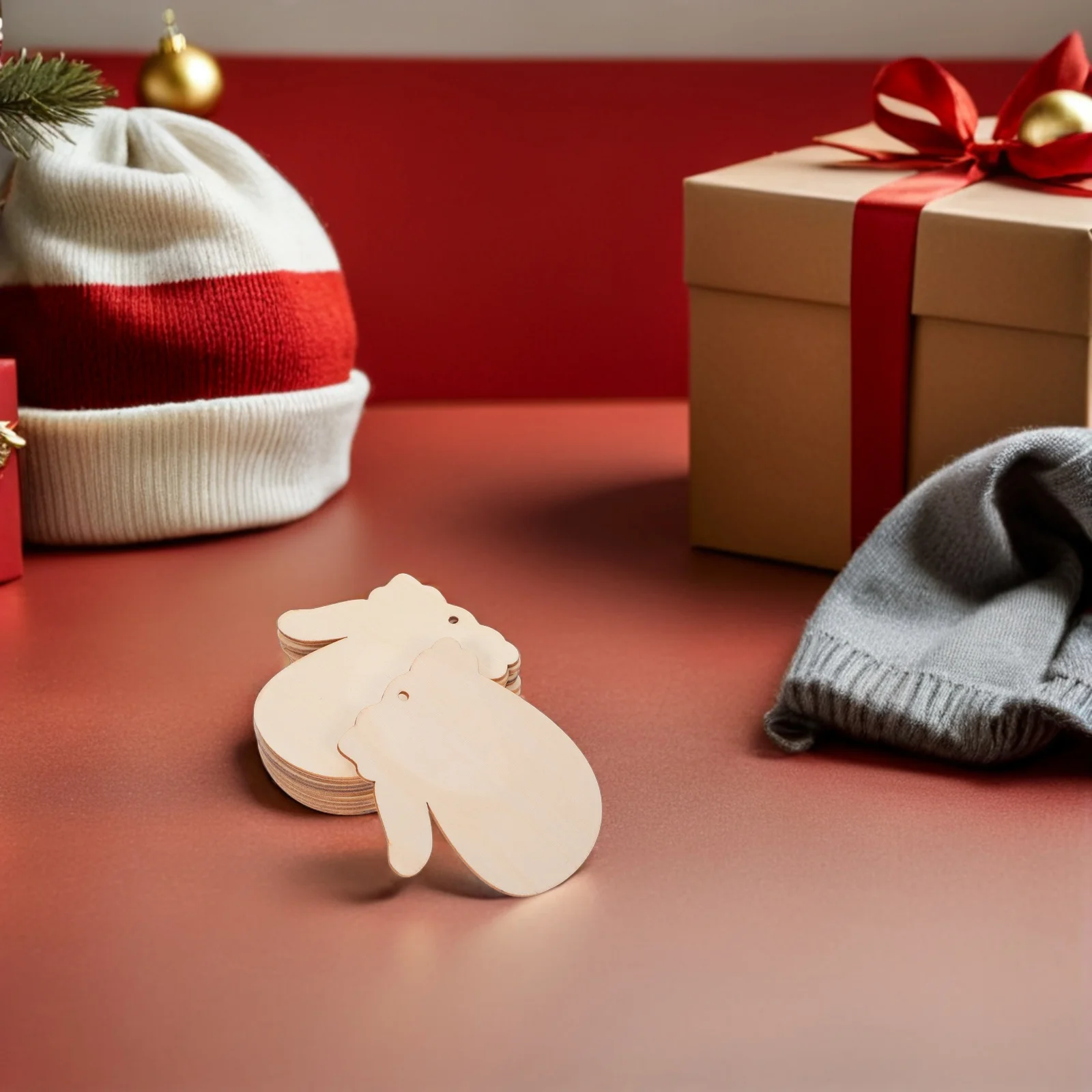 

100Sets Christmas Gloves Wood Cutouts Unfinished Blank Wooden Tags for DIY Xmas Tree Hanging Decorations DIY Xmas Tree Ornaments