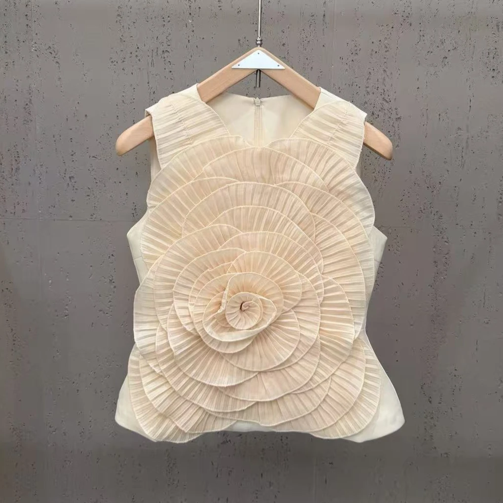 

2026 Exquisite Original Accordion Pleat Floral Brooch Design Statement Large Corsage Style Top Tank for Women