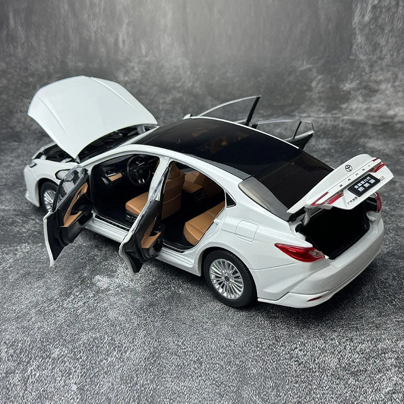 1/18 TOYOTA Camry Alloy Car Model Diecast Metal Vehicles Car Model