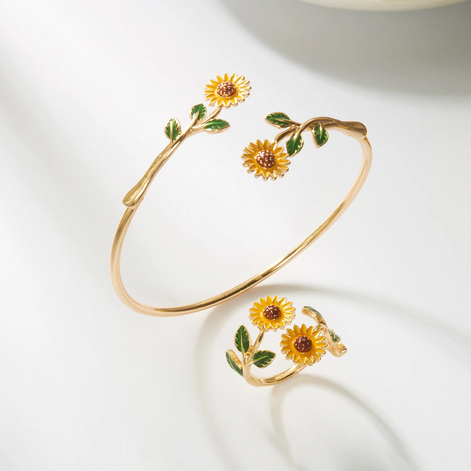 2-teiliges Elegantes Sonnenblumen-Armband und Ring Set für Damen, Emaille-Gänseblümchen Blumen-Manschette Armreif Fingerring Charms Party Hochzeit Schmuck – Detail 6