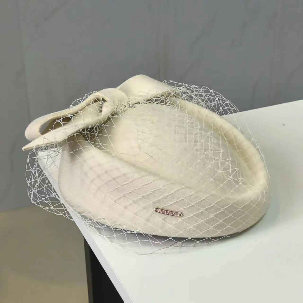 

Женская шерстяная фетровая шляпа, зимний берет, элегантная шляпа-таблетка, шляпа-волшебник с бантом и вуалью, формальная коктейльная церковная свадебная шляпа дерби