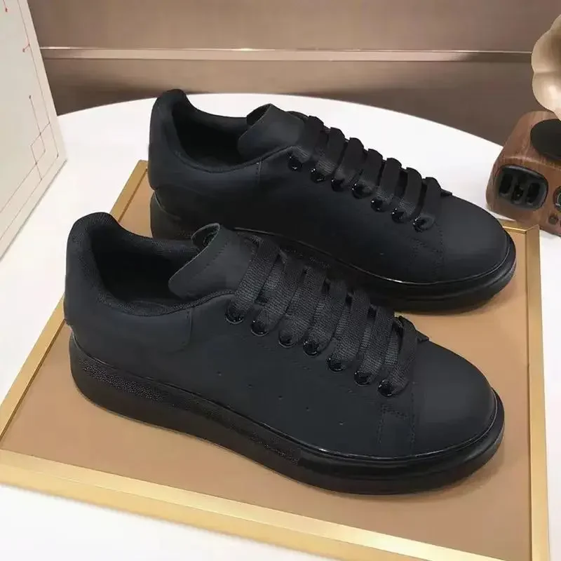 Designer shoe Leather Lace Up Men Fashion Platform Sneakers Black White mens womens Luxury velvet suede Casual Shoes Chaussures