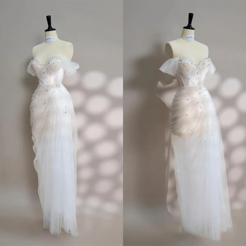 カスタマイズされた高級ホワイトオーガンザスパンコールのウェディングドレス絶妙なストラップレスオフショルダー半袖背中の開いたブライダルドレス