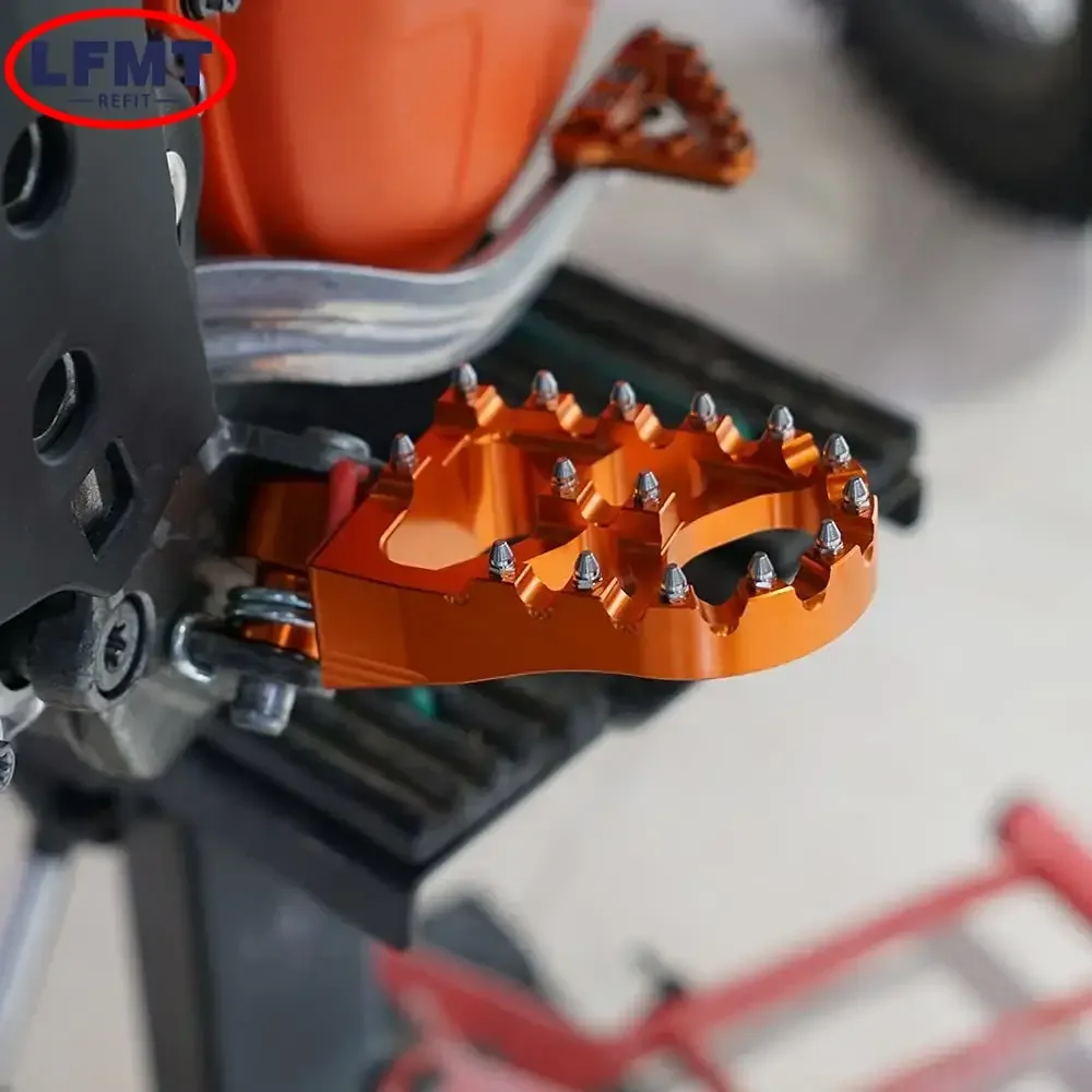 CNC Foot Pegs Pedal Footrests For KTM 125 150 200 250 300 350 450 500 SX SXF EXC EXCF XC XCF XCW 2017-2022 2018 SX125 SX150 2016