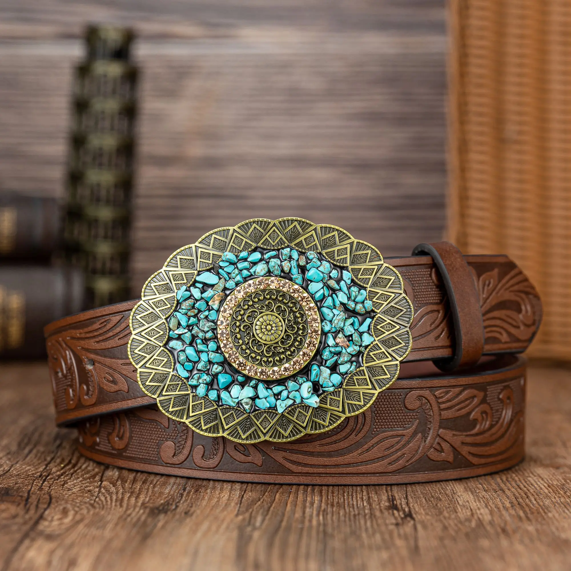 Crushed gem lace four-leaf clover big board buckle simple trend fenex-tail stripe PU embossed button belt