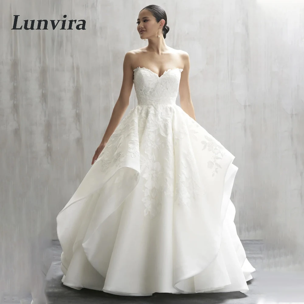 Lunvira Stylish A-line Bridal Dress Sleeveless Lace Appliques Sweetheart A-line Chapel Train Vestidos De Novia Customized