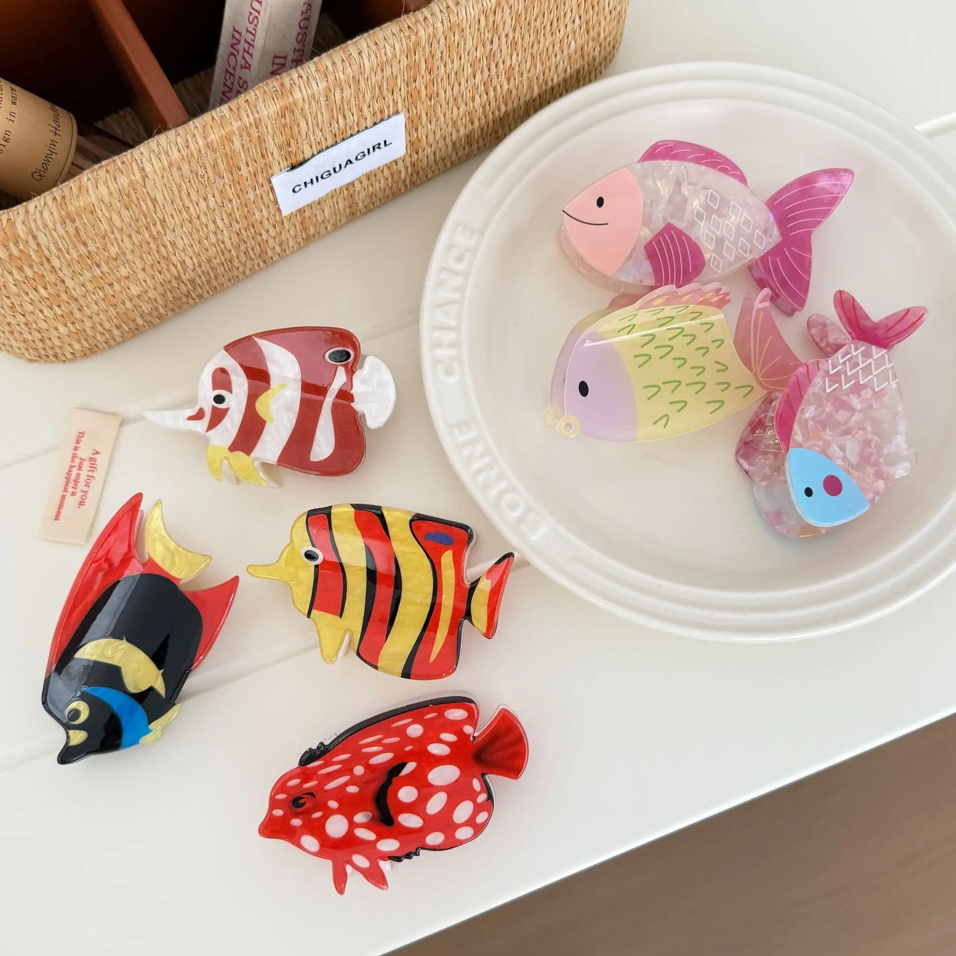 

High Quality Acrylic Shark Clip Fish Design for Women Cartoon Sea Creature Hair Claw Daily Updo Accessory Lightweight