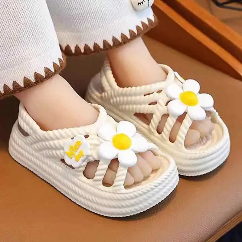 

Новые летние сандалии для девочек 2023 года с комфортом «Step-on-Poop» — детская пляжная обувь на нескользящей мягкой подошве для верхней одежды