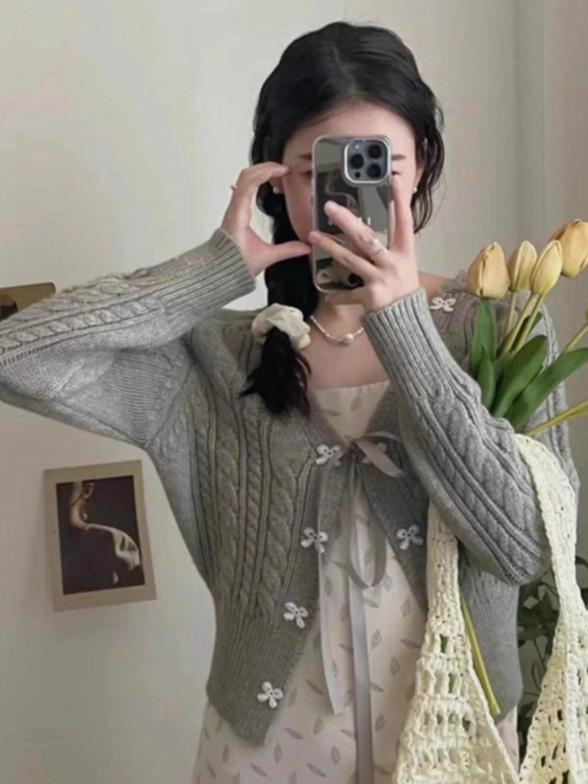 سترة محبوكة رمادية على الطراز الكوري للنساء، أزياء الربيع المبكر، بلوزة محبوكة ملتوية بأكمام طويلة وياقة على شكل V وطول قصير ...