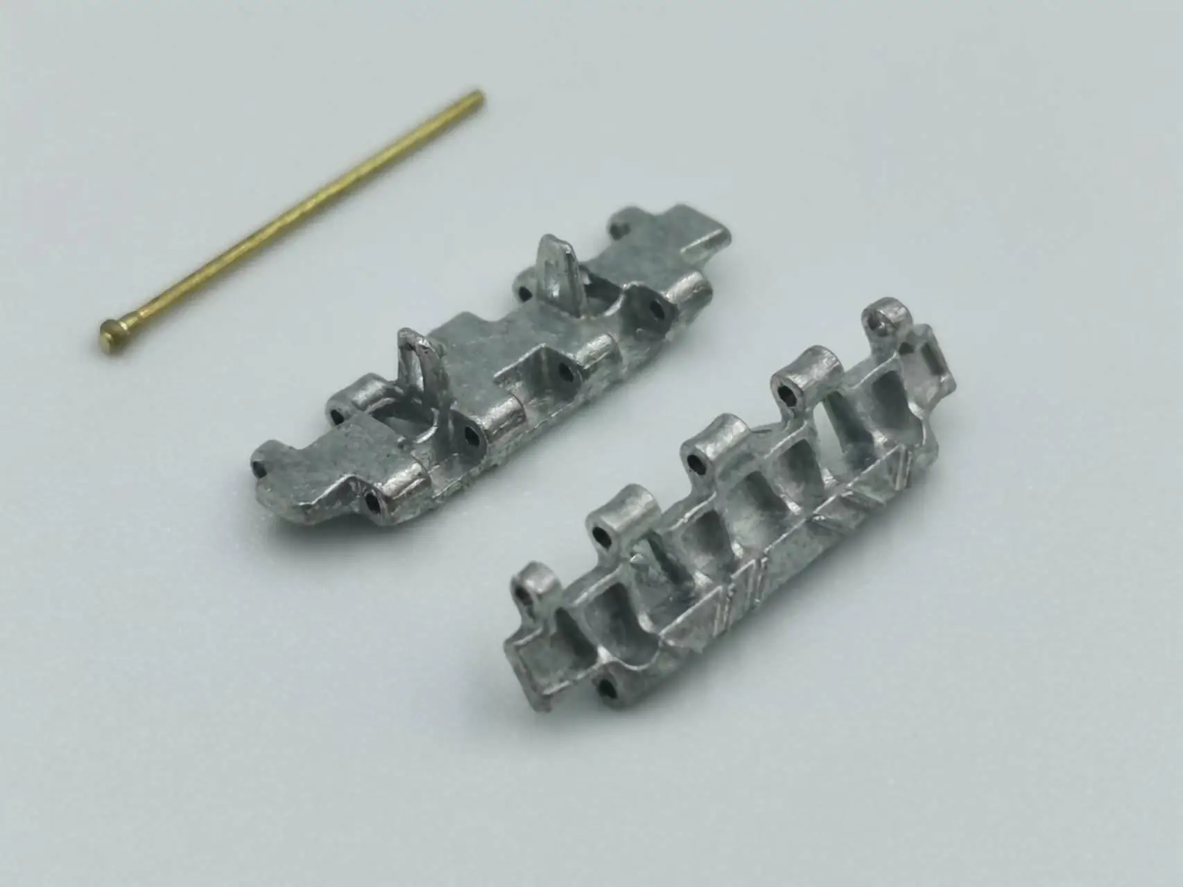 

R-Model CZ35009 1/35 WW2 Germany Panther Late Type Model Metal Tracks Metal Pins