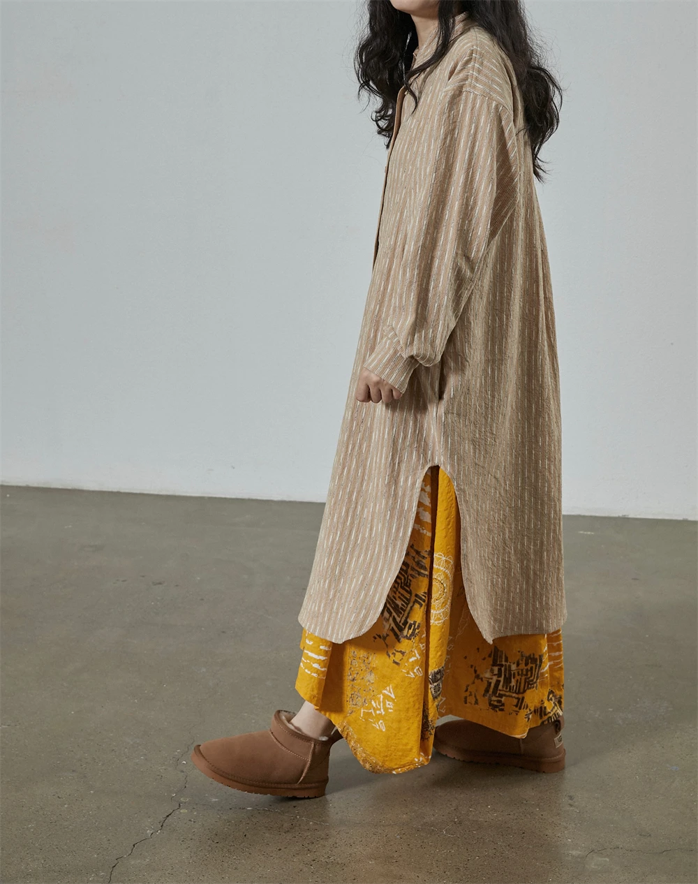 

Оригинальная длинная текстурированная повседневная одежда Tendblank, свободная посадка, хлопковая рабочая одежда с воротником на пуговицах, верхняя одежда с разрезом