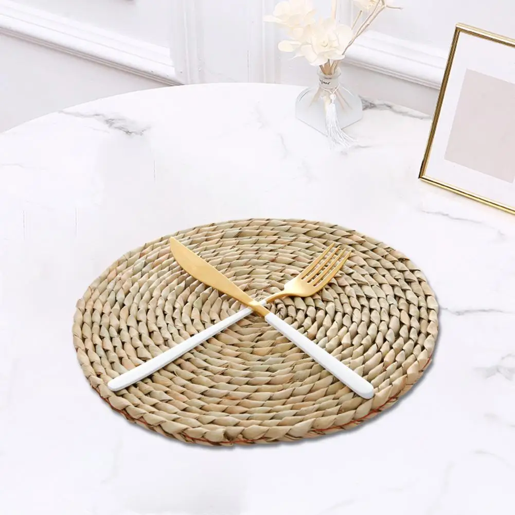 Durable Table Protectors Stain-resistant Table Mats Handwoven Cattail Grass Placemat Set Heat Resistant for Dining for Home