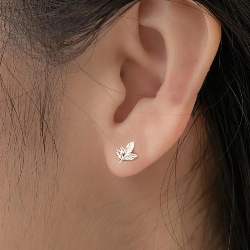 925 Sterling Silver Mini Maple Leaf Stud Earrings for Women Forest Series Mom Screw Plant Ear Bone Nail Student Piercing Jewelry