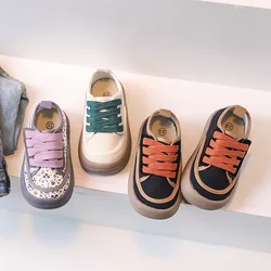 Scarpe di tela per bambini primavera e autunno nuove scarpe bianche per l'asilo scarpe da Skate floreali per ragazze per ragazzi