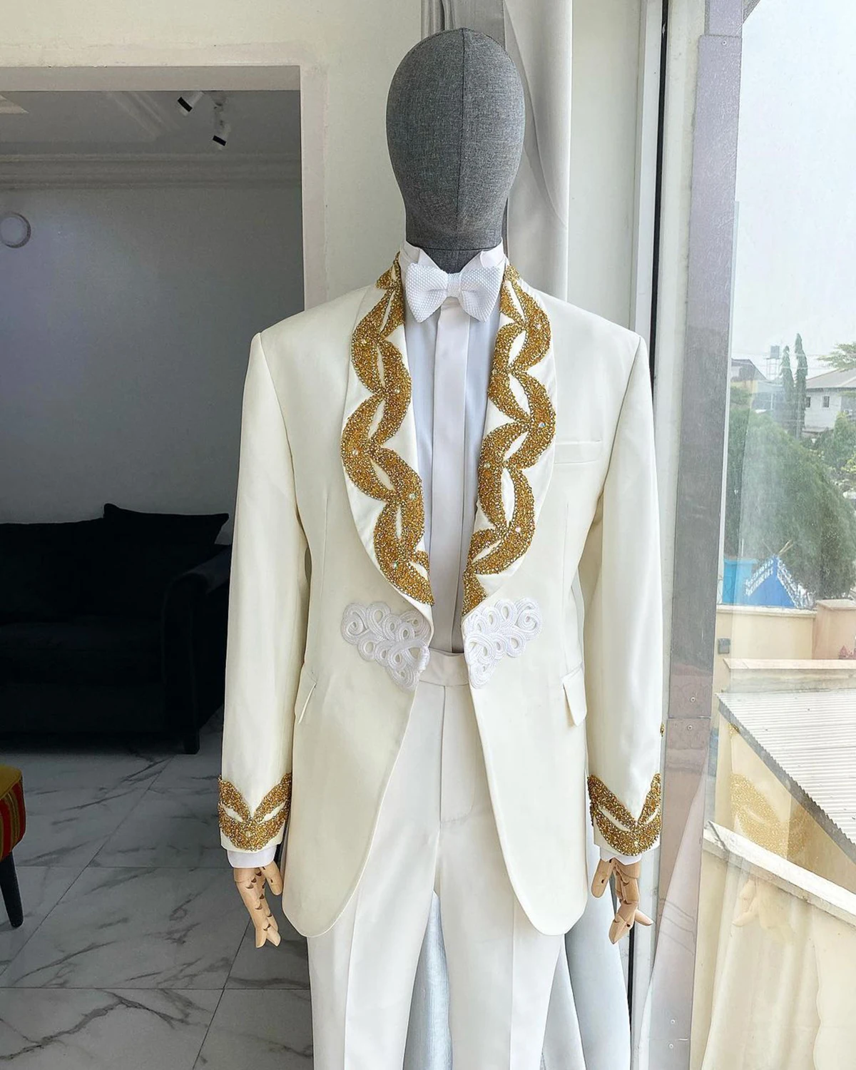 Bruiloft 2 Stuks Mannen Pakken Set Gouden Kralen Witte Bruidegom Smoking Blazer + Broek Op Maat Gemaakte Prom Dress Mannelijke Formele Feestjas Jas Jas Jas