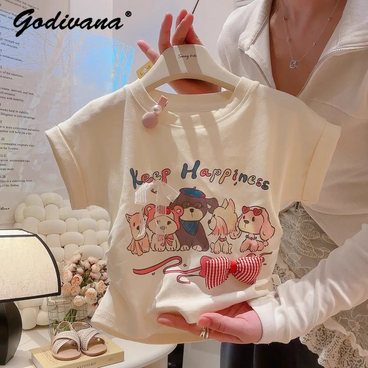 

Sweet Little Girls 2026 Summer New Korean Bow Cotton T-shirt Childrens Cute Cartoon Print O-neck Short Sleeve Ruched Waist Top