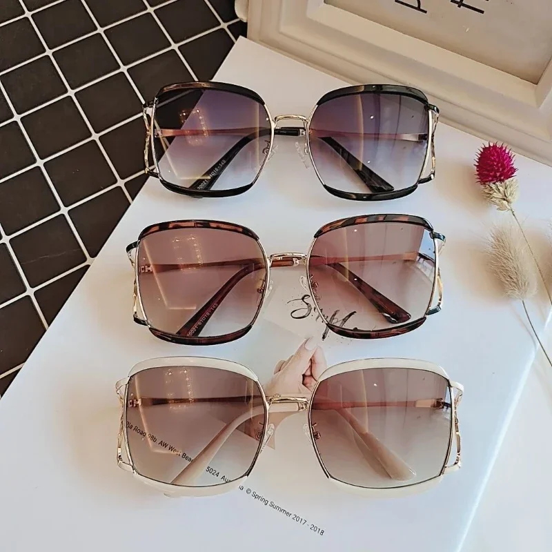 Fashion Square Sunglasses Women Vintage Big Frame Decoration Cool Sun Glasses Ladies Casual Girls Eyewear UV400 Lentes De Sol