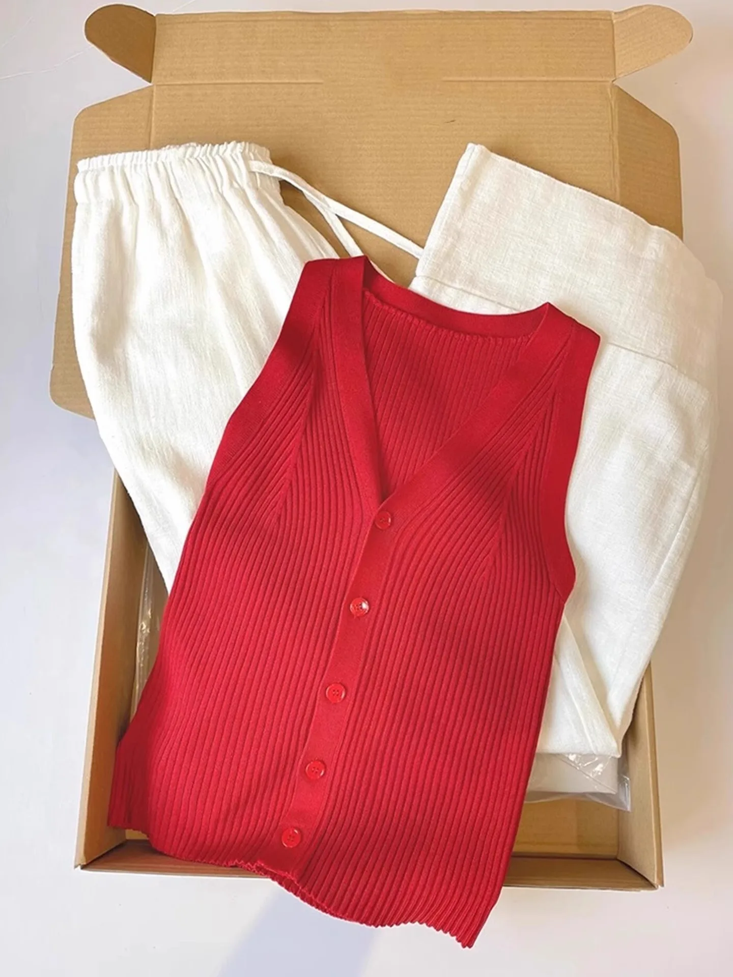 Faionable Strickweste für Damen, reine Farbe, schlankmachend, Sommer, offene Strickjacke, Einzelknopf, verziert, Pendelschlaf, 2025, Dichter