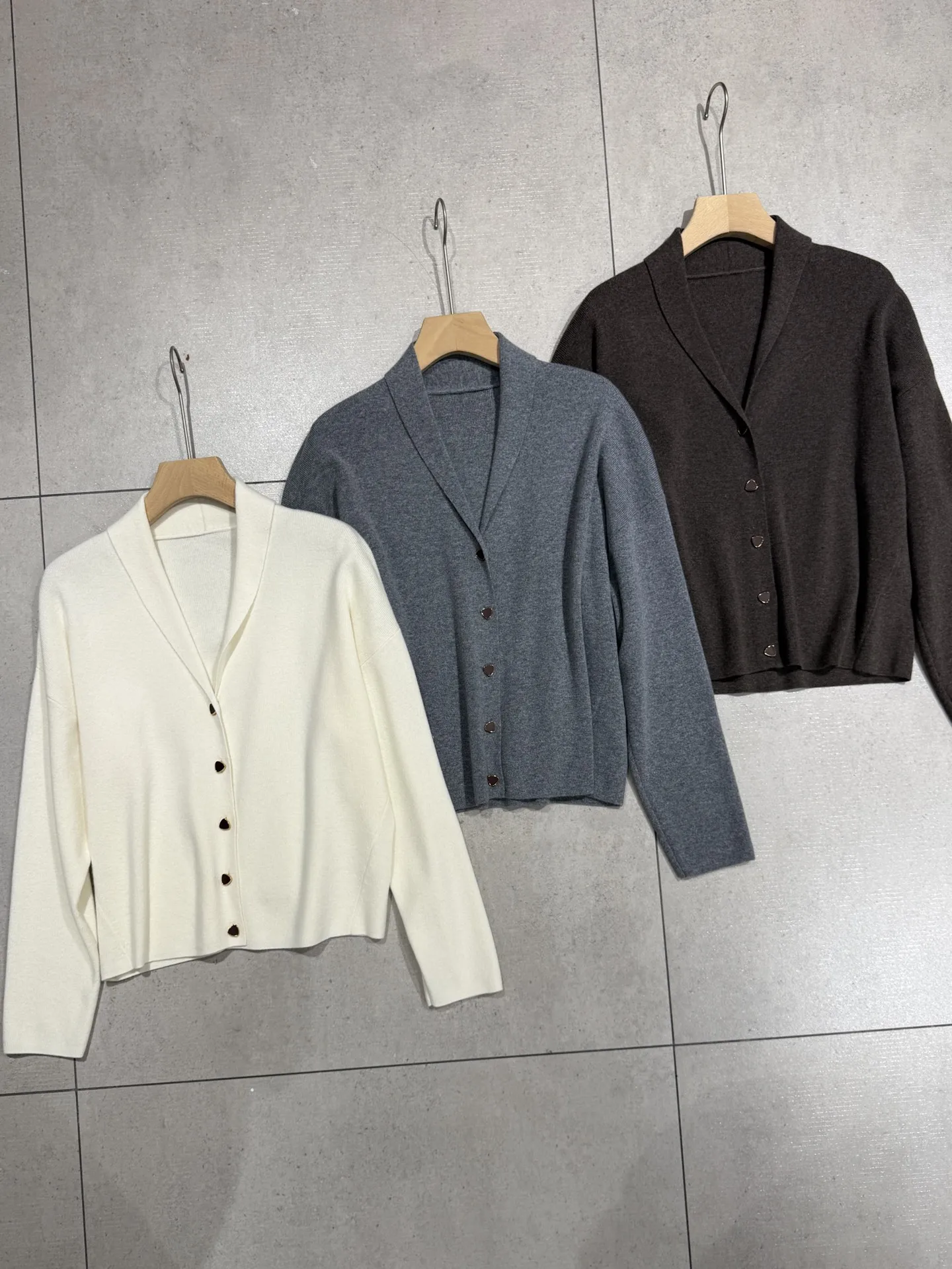 2026Women's Autumn/Winter Cashmere Knit Cardigan with Lapel and V-Neck