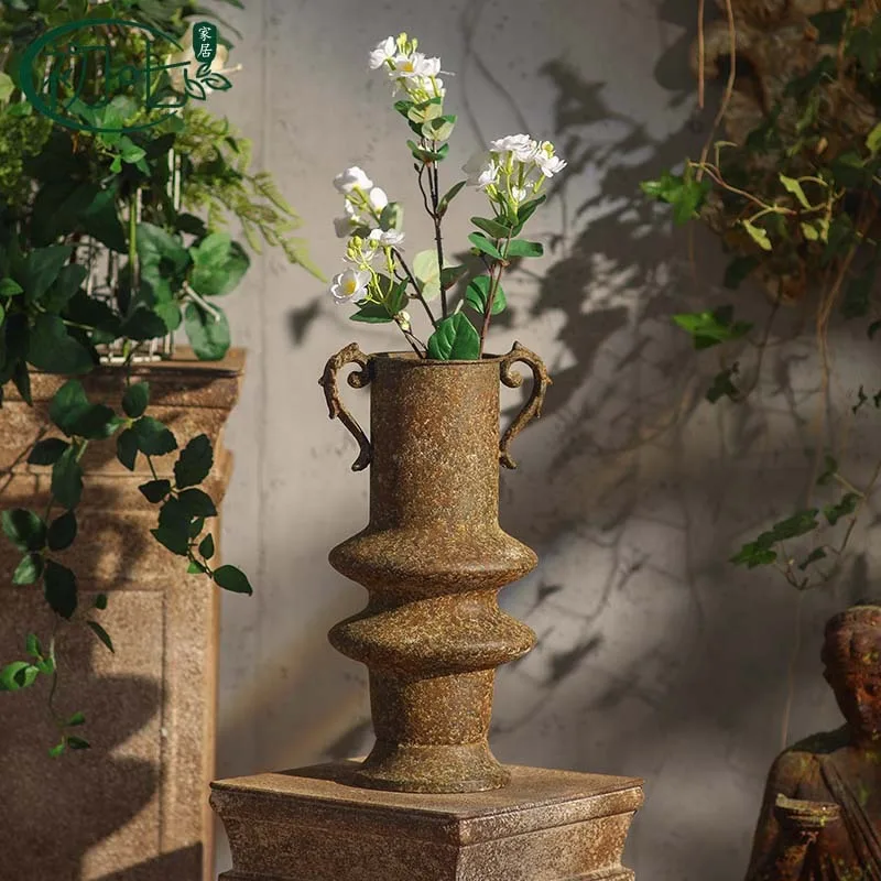 American Style Outdoor Metal Vase with Rust Patina Golden Garden Potted Plant Holder Mottled Decor for B&B Hotel Niche