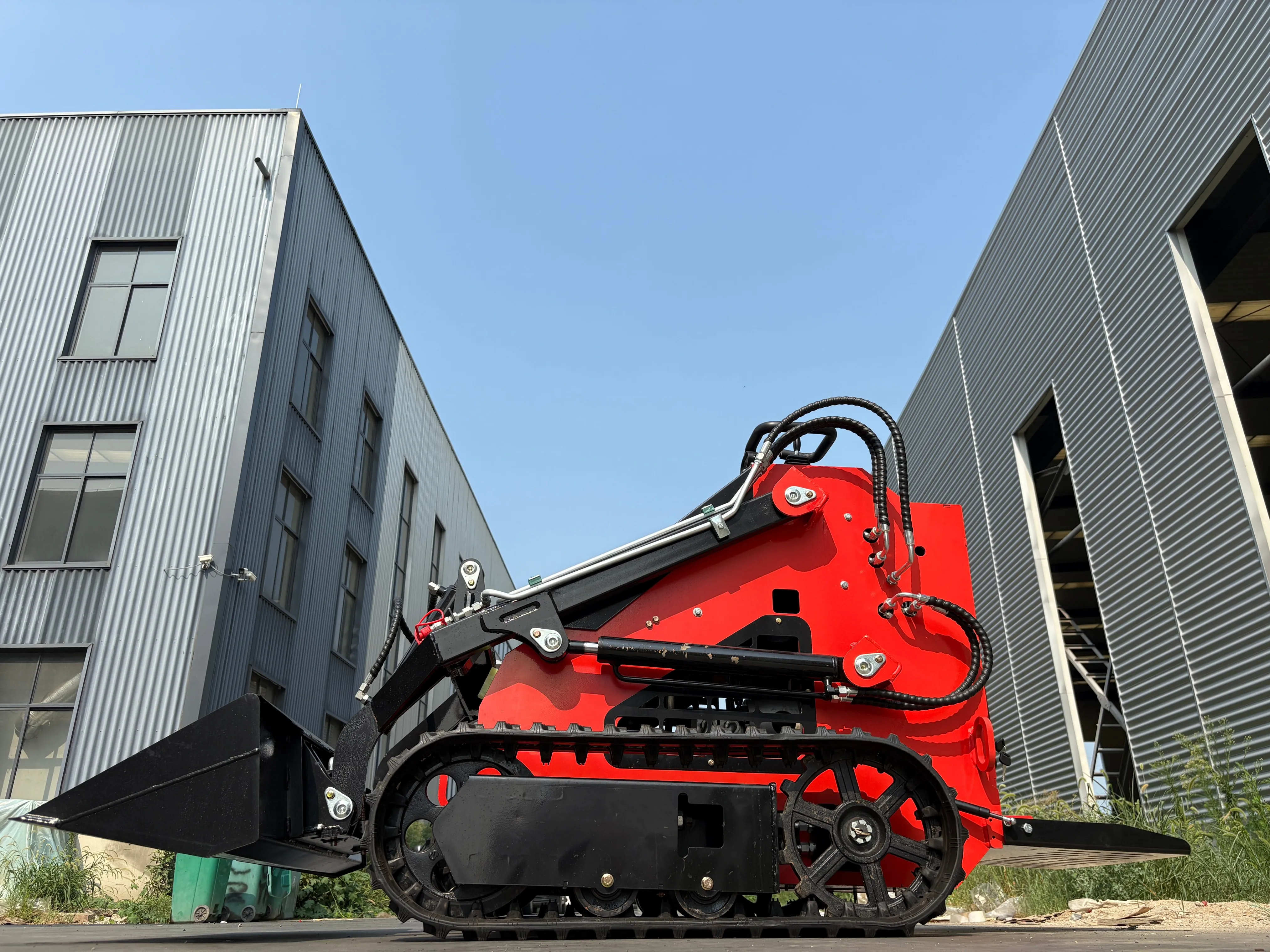 جرافة انزلاقية OMI-H200 عالية الأداء، مخصصة. يلتقي EPA Euro 5 - شحن سريع! بأسعار معقولة للغاية