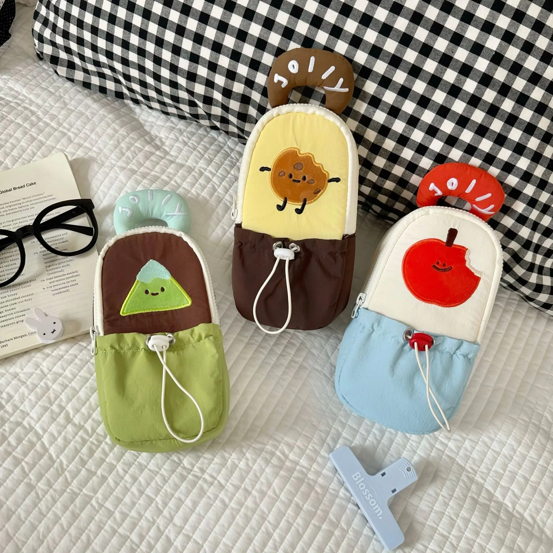 Astuccio per matite estetico di grande capacità Cartoon Ins per studenti delle scuole superiori Organizzatore di cancelleria portatile in piedi