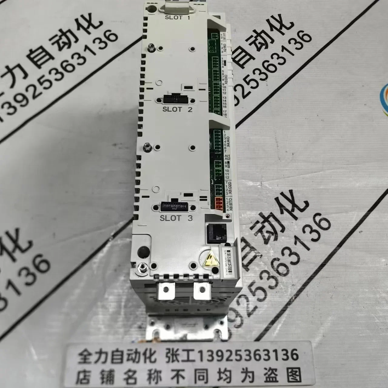 

Контроллер ABB ACSM1-04AM-09A5-4+517 Оригинальный запас с основной платой JCU-01
