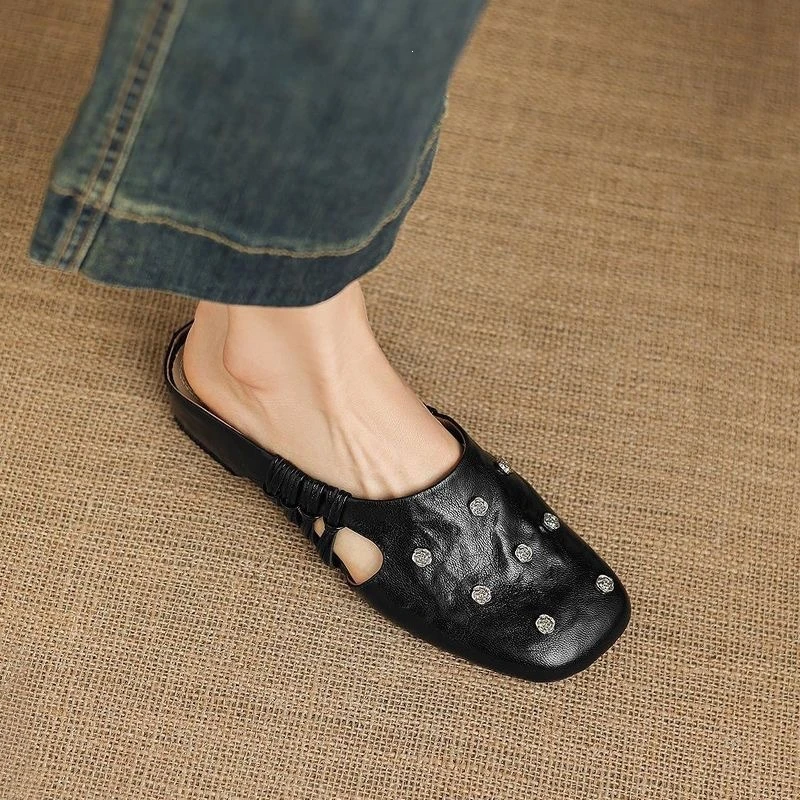 Mit Strass besetzte Mules-Schuhe für Damen, ausgeschnittene, geraffte Slip-On-Flats, Damen-Slipper mit quadratischer Spitze aus Kunstleder, Damenschuhe für das Büro – Detail 10