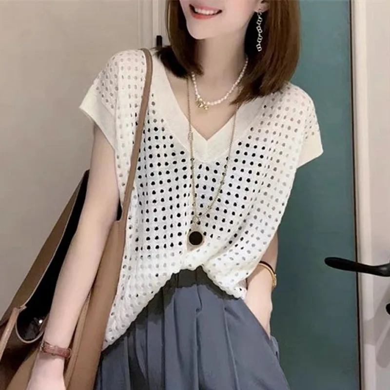 

Knitted Sweater Women Pullovers New Summer V-Neck Knitwears Short Sleeve Hollow Out White Knit Sweater Pullover Women Tops Q4318