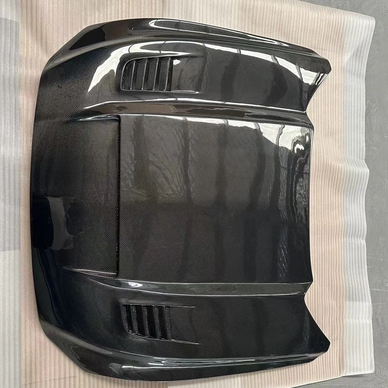 

Для Ford Mustang 6-го поколения, капот из настоящего углеродного волокна, прямая поставка с фабрики, прямая модификация бампера