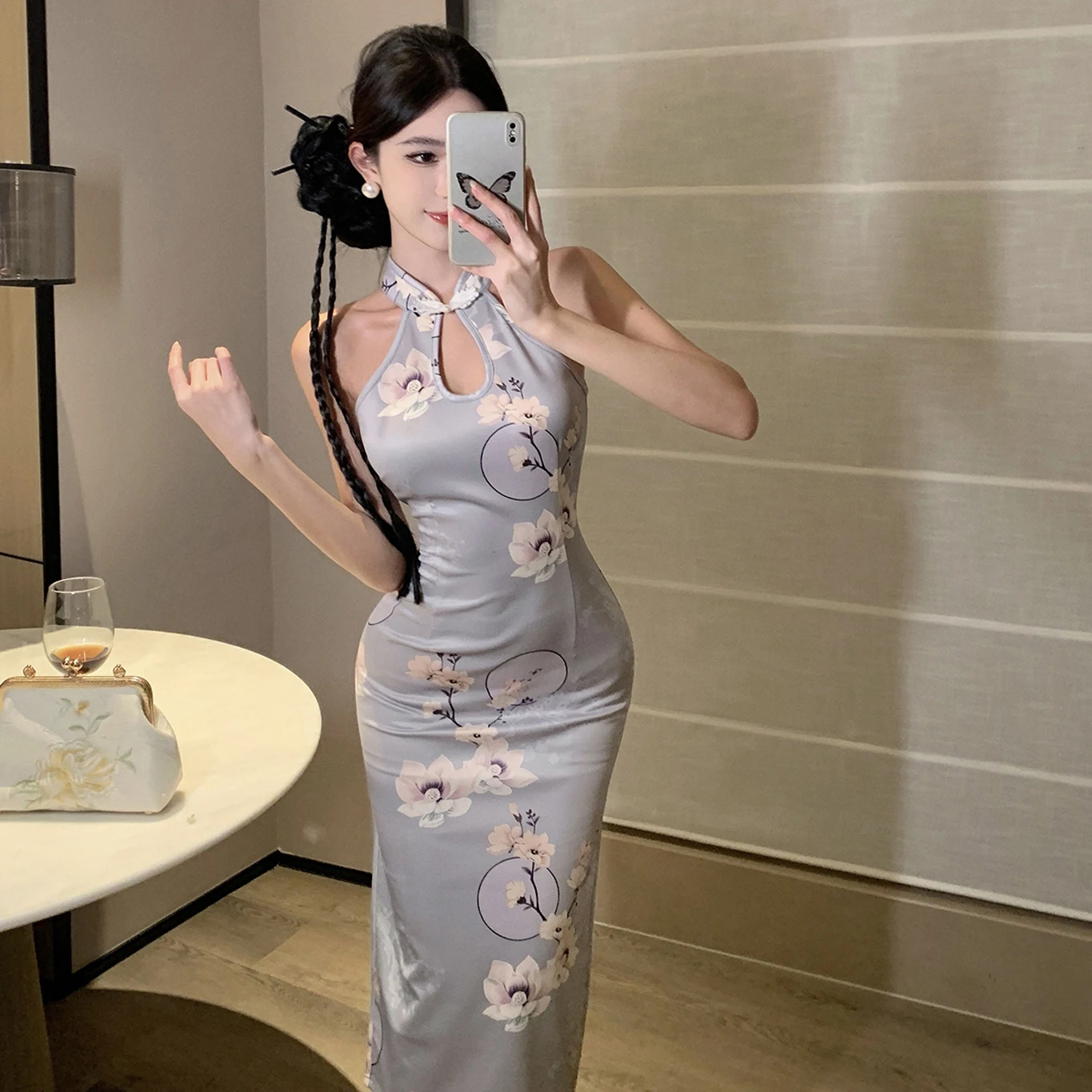 Qipao Seksi Berlubang Setengah Panjang Motif Bunga Retro Ramping Tampil Muda Versi Terbaru untuk Musim Gugur