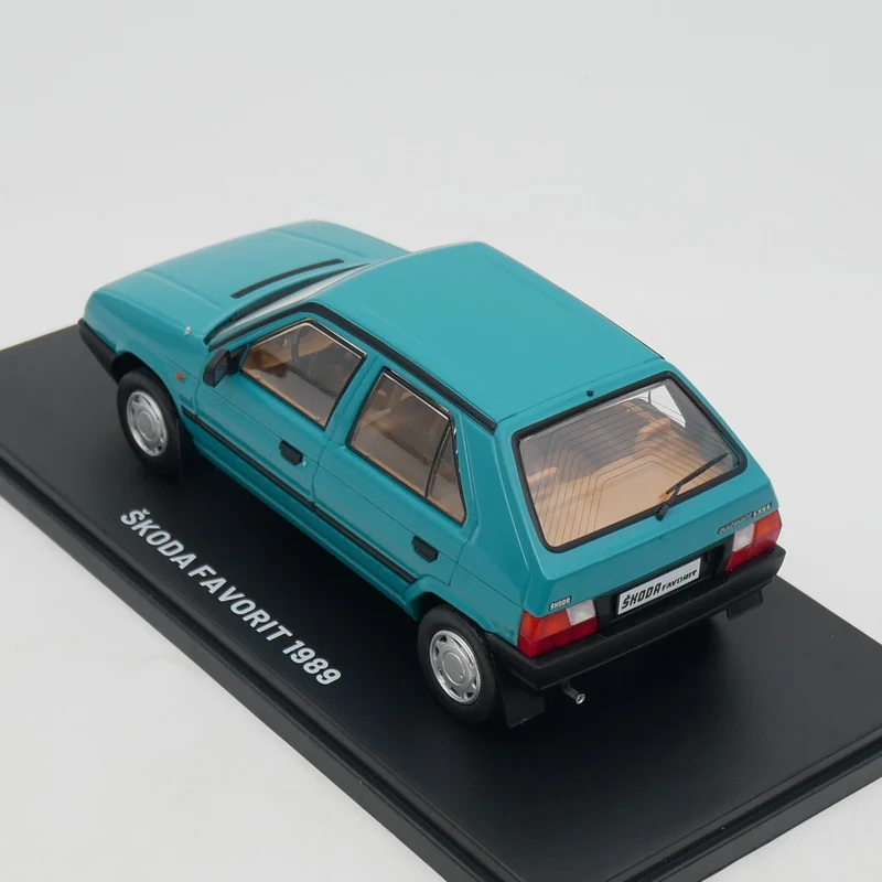 IXO 1:24 SKODA FAVORIT 1989 Diecast Car Model Metal Toy Vehicle