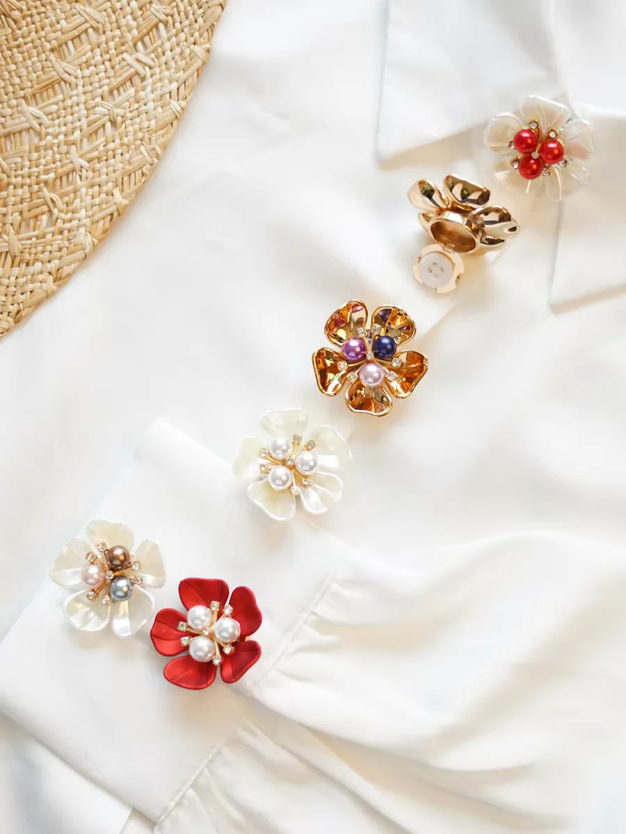 2 Pièces Cache-boutons Fleuris Tendance et Décoratifs pour Vêtements DIY, Décoration de Boutons de Chemise et de Manches