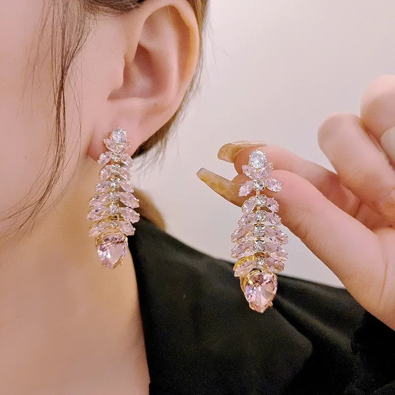 

The New Bright Artificial Zircon Wheat Women's Earrings Long Full of Diamond Temperament Niche Design Sense Party Luxury