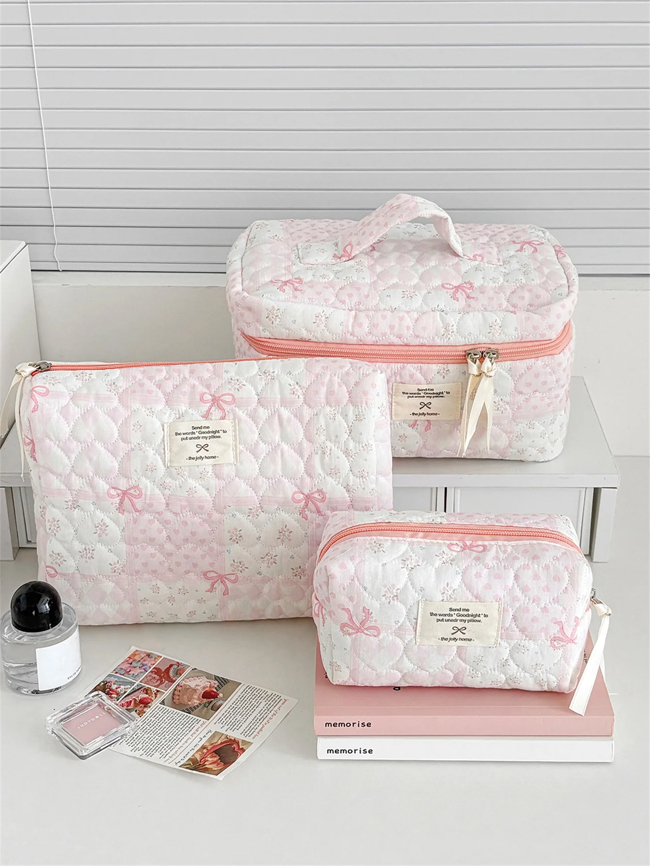 

1 pc Pink Color Floral Makeup Bag For Women Cute Pattern Cosmetic Storage Pouch Fabric Print Sweet Style Handheld Makeup Bag