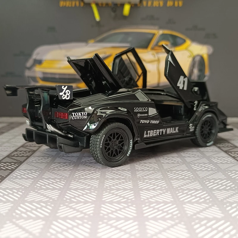 1:32 simulação Lamborghini Cantash LBWK versão modelo de carro em liga metálica, portas e capô do motor, porta-malas pode ser aberto