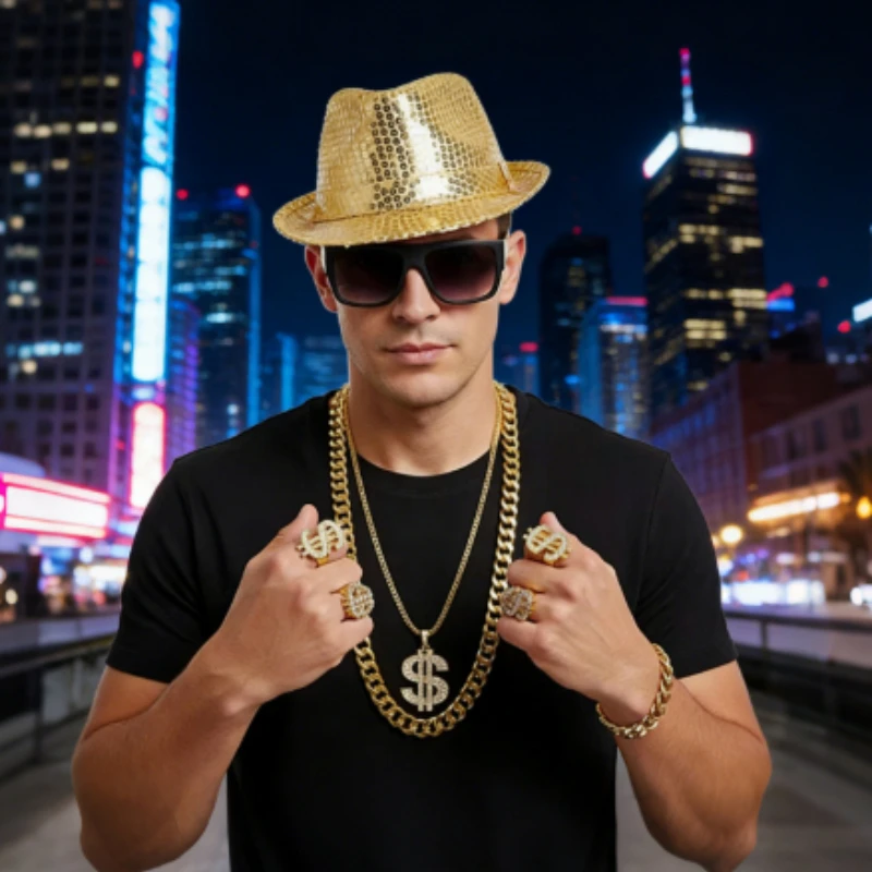 ชุดเครื่องประดับสไตล์ยุค 90: หมวกประดับเลื่อมสีทอง สร้อยคอ จี้ และแว่นกันแดด – เหมาะสำหรับชุดฮิปฮอปย้อนยุคยุค 90
