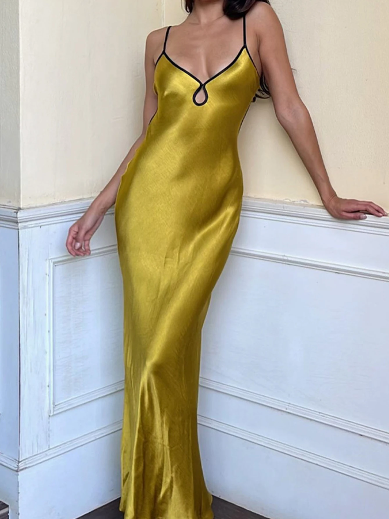 Women's Sleeveless V-Neck Dress Elegant Fashion Plain Cut-Out Slim Evening Gown for Summer