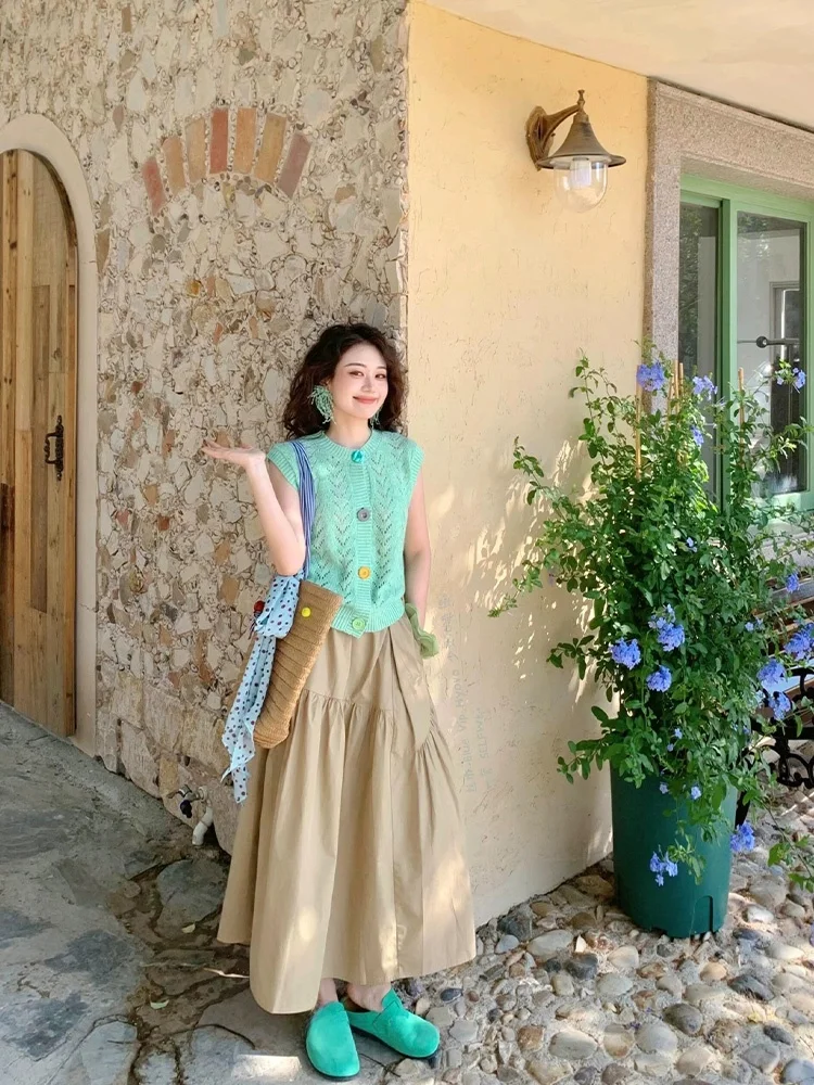 패셔너블하고 다재다능한 홀로우 아웃 숄더 브라이드메이드 베스트 여성용 슬림 니트 여름 탑 싱글 버튼 디자인 한국 스타일