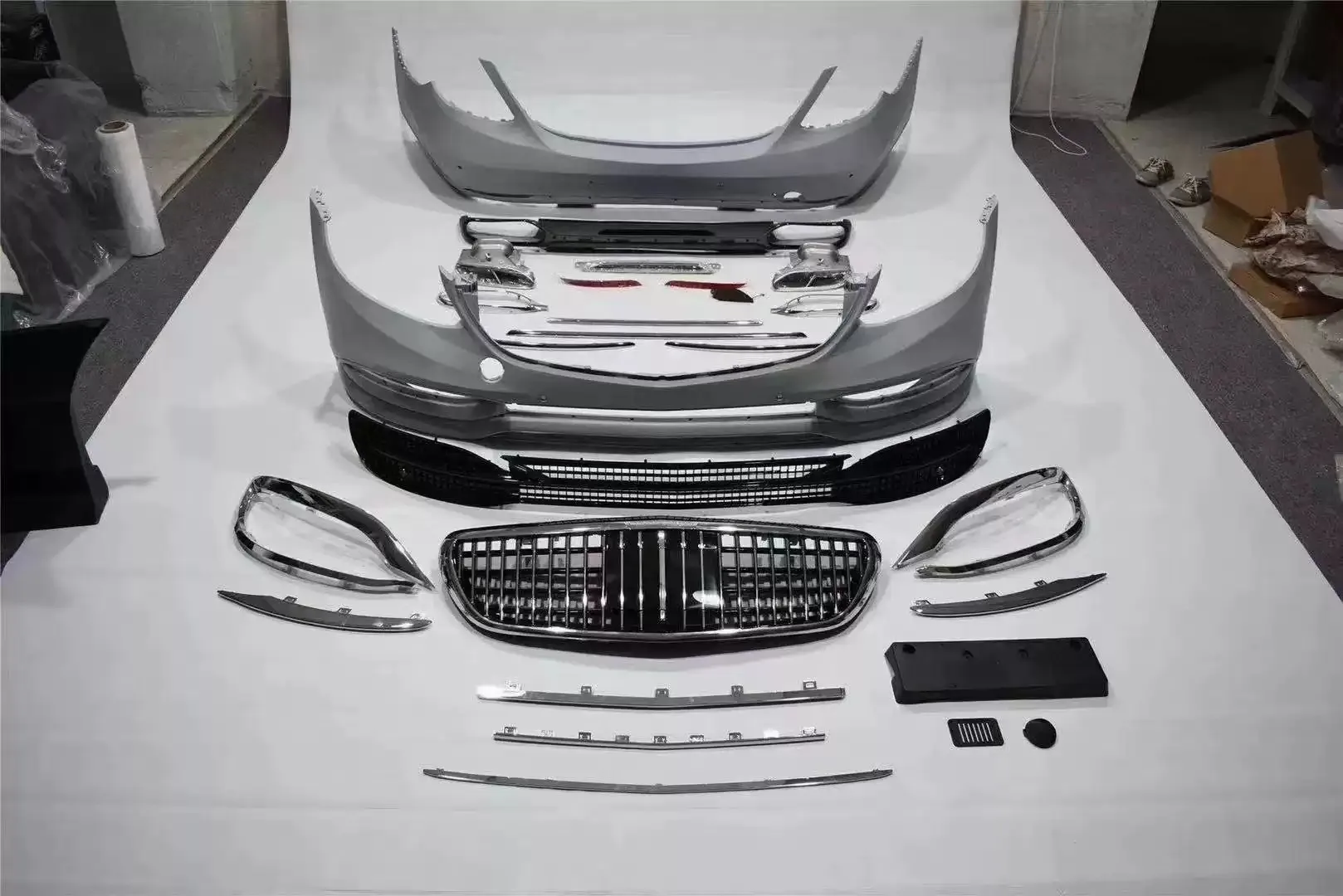 

Car front bumper surrounded Body kit grille Tail throat cover for Mercedes Benz E class E200 E300 modified Maybach 16-20