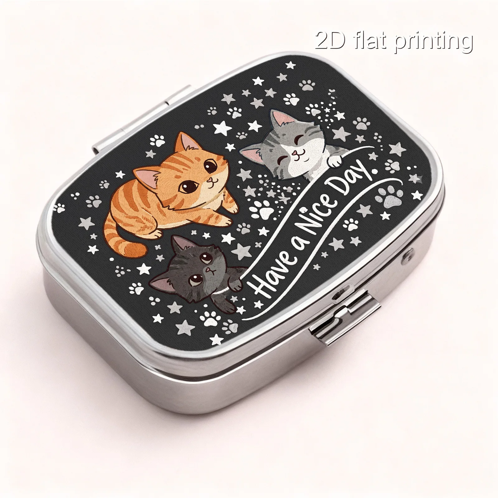 Single-Pack, Flat-Printed, Portable Mini Double-Compartment Pill Box with Cute Three-Kitty Pattern Print, Travel Medicine Organizer, Sealed and Moisture-Proof, Capsule Vitamin Storage Box, Portable Small Pill Box