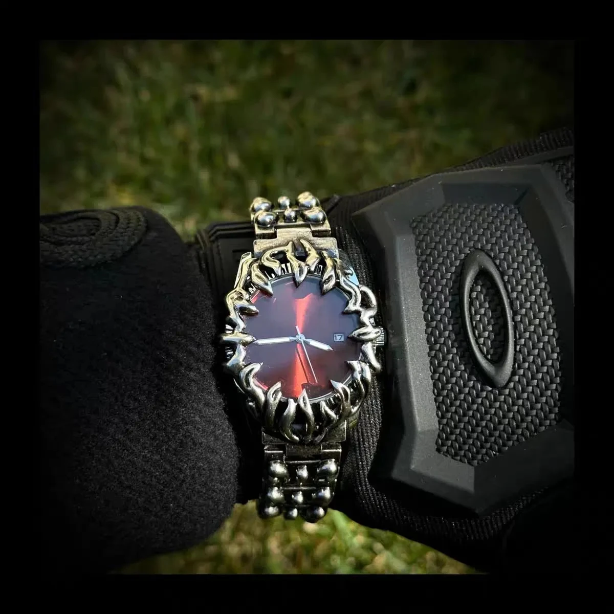 

Original Paw Snowflake Plaster Style Retro Y2K European and American Watch Alien Advanced Instagram Same Niche Design