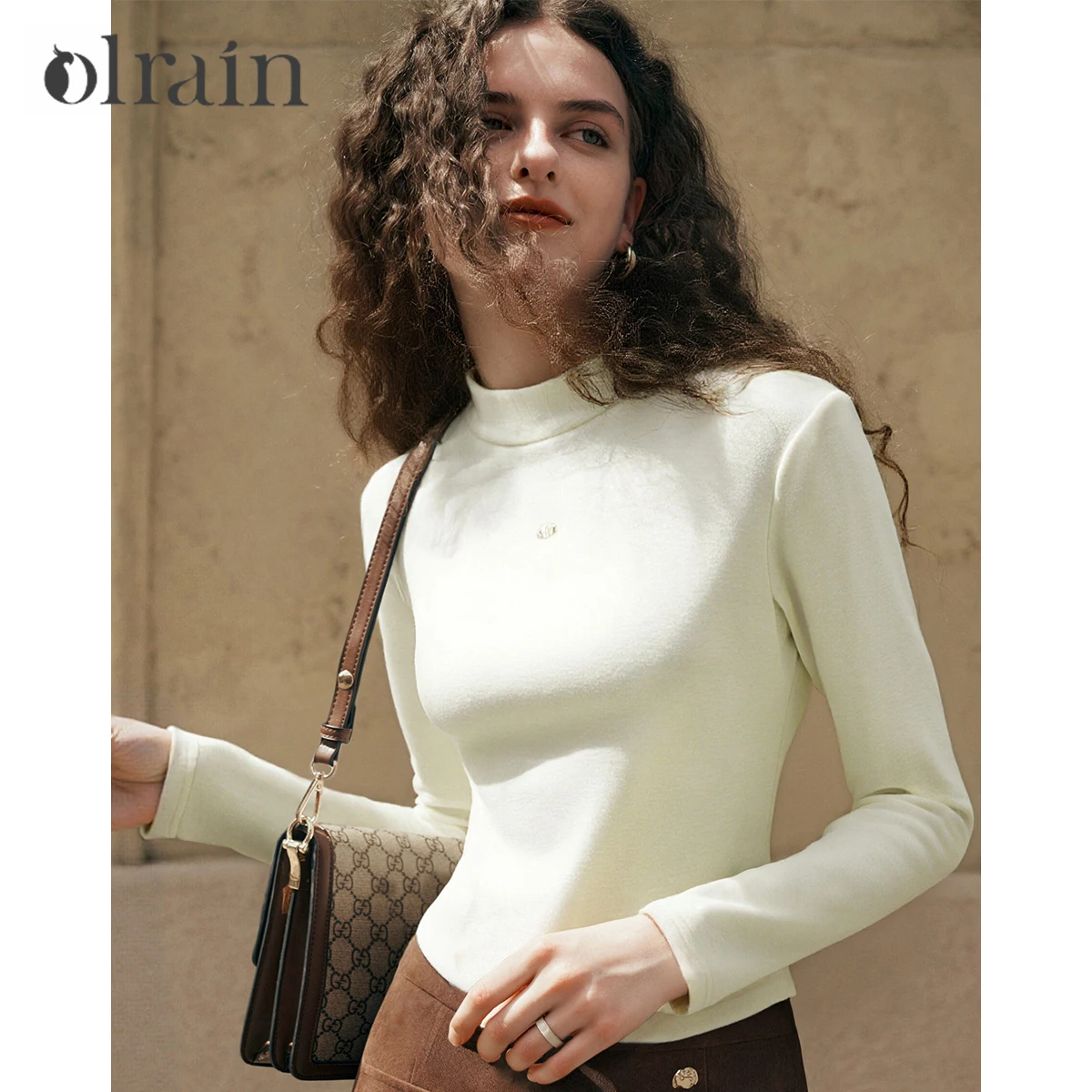 

OLrain Simple Solid Knitted Tees Women's 2025 Winter Temperament Long-sleeved T-shirt Slim Fit Mock Neck Female Tops O57DT002501