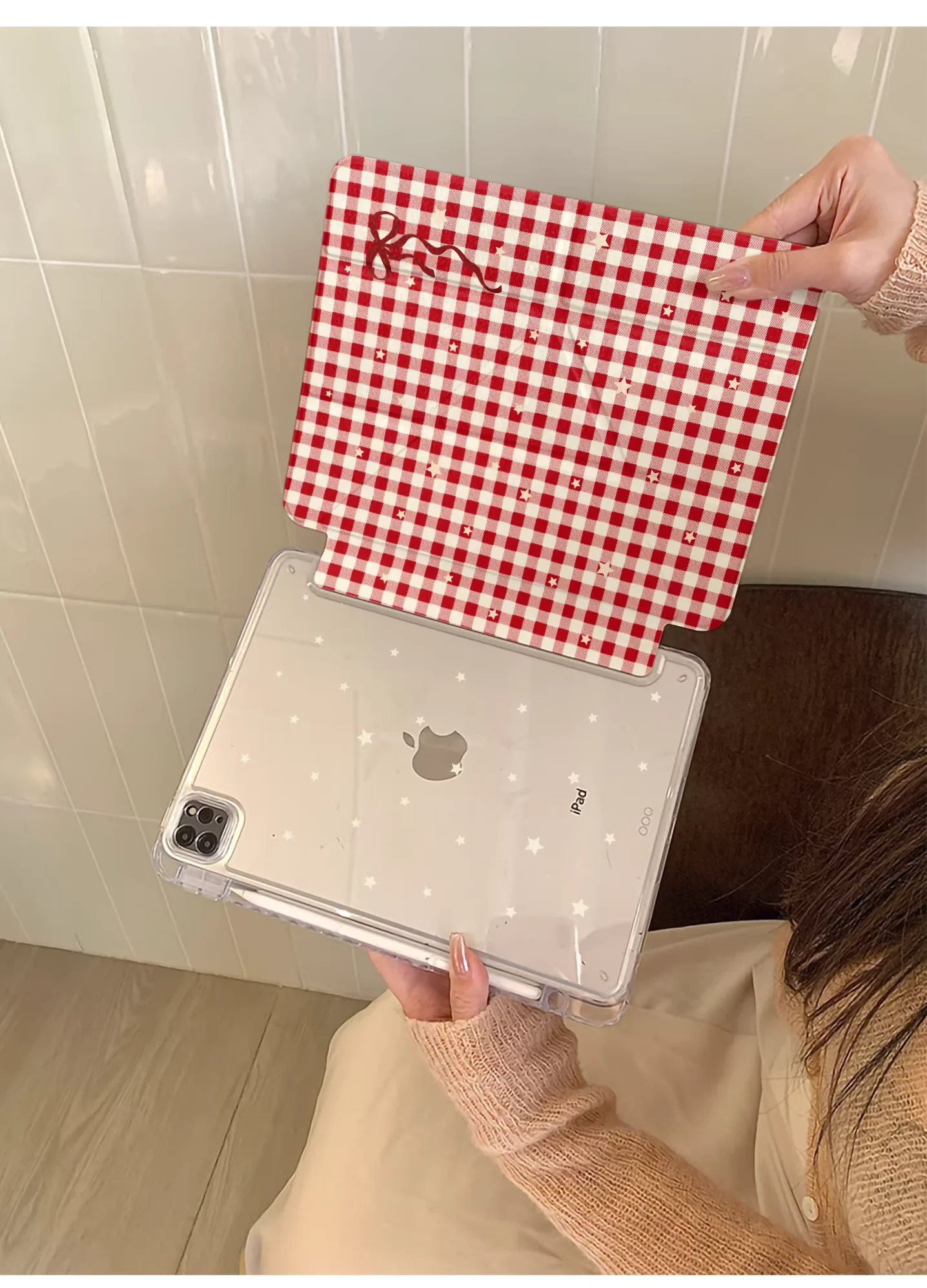 

Red Grid Bow Star With Pen Slot For iPhone iPad Mini 4 5 6 7 iPad 5 6 7 8 9 10 Air 1 2 3 4 5 6 7 M2 M3 A16 Pro M4 M5 Cover Ins
